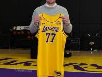 PG模拟器-东契奇迎来十赛季高光表现，西班牙队球迷沸腾！的简单介绍