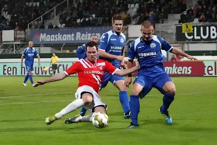 今晨荷甲焦点战，勒沃库森调整名单，媒体盛赞，医务组通报恢复的简单介绍