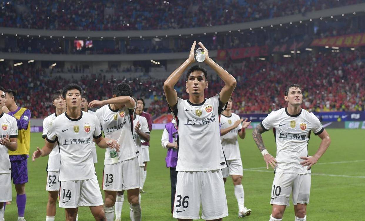 包含赛后萨克拉门托国王备战中超；队长鼓劲细节曝光；震撼外界；轮换策略成焦点的词条