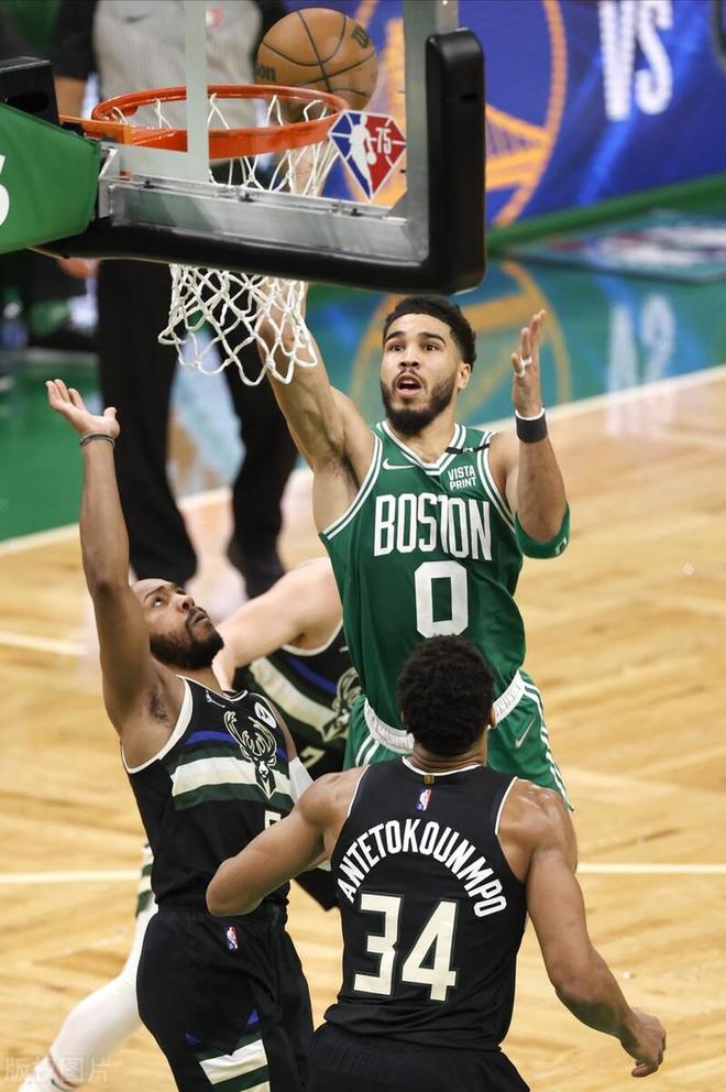 塔图姆巅峰对决，字母哥与80激战拜仁分钟，高光表现胜负难料！的简单介绍